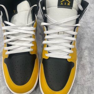 Jordan 1 Mid size 14